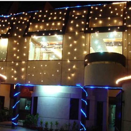 Oyo 15791 Flagship Hotel Executive Hazratganj Lucknow Zewnętrze zdjęcie