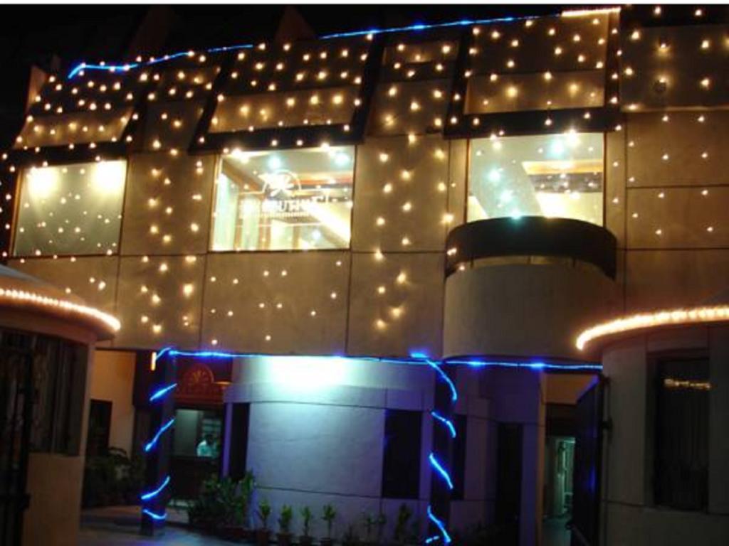 Oyo 15791 Flagship Hotel Executive Hazratganj Lucknow Zewnętrze zdjęcie