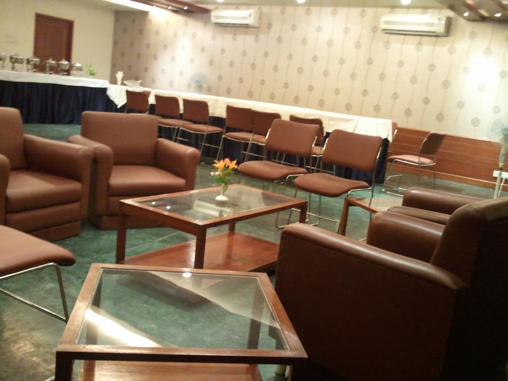 Oyo 15791 Flagship Hotel Executive Hazratganj Lucknow Zewnętrze zdjęcie