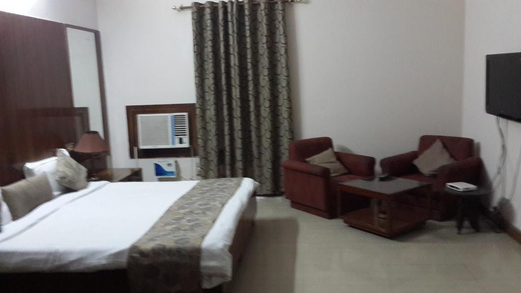 Oyo 15791 Flagship Hotel Executive Hazratganj Lucknow Zewnętrze zdjęcie