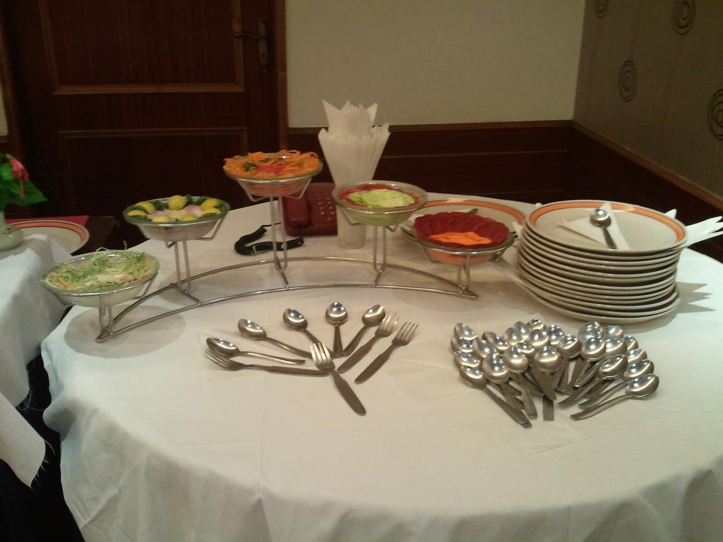 Oyo 15791 Flagship Hotel Executive Hazratganj Lucknow Zewnętrze zdjęcie