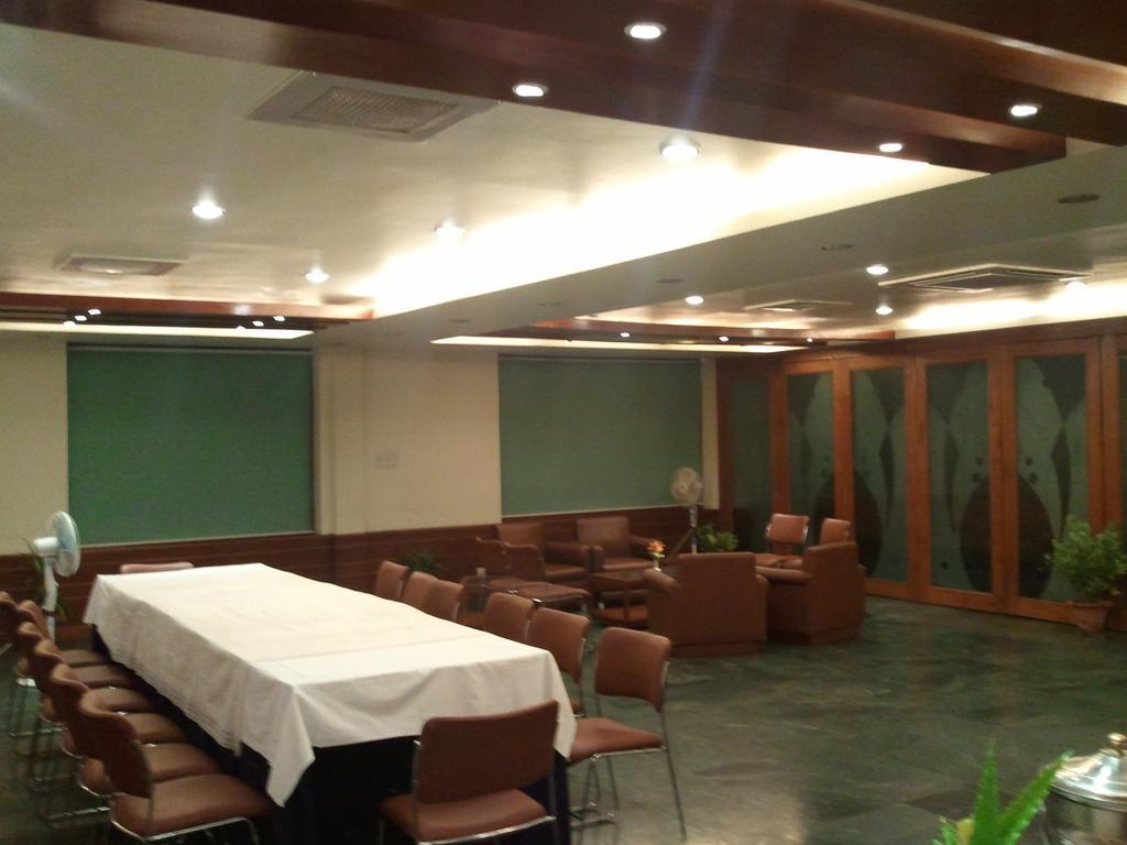 Oyo 15791 Flagship Hotel Executive Hazratganj Lucknow Zewnętrze zdjęcie
