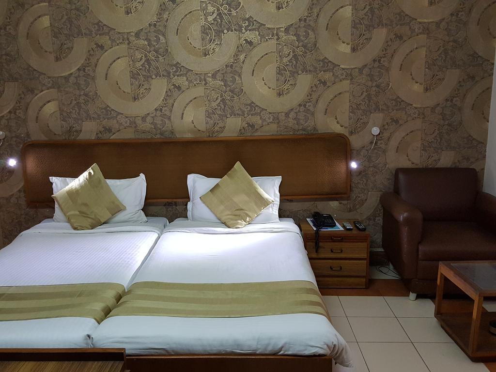 Oyo 15791 Flagship Hotel Executive Hazratganj Lucknow Zewnętrze zdjęcie