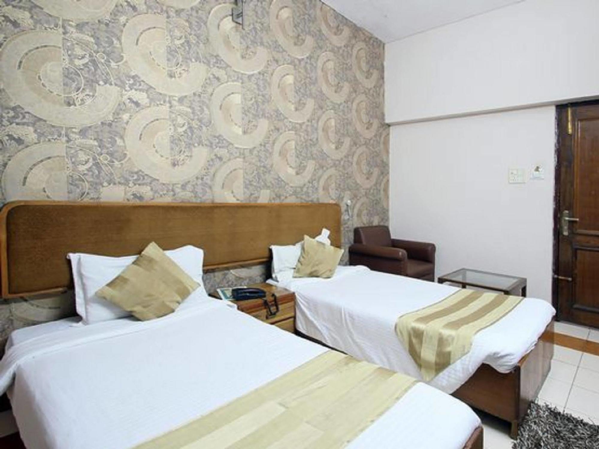 Oyo 15791 Flagship Hotel Executive Hazratganj Lucknow Zewnętrze zdjęcie