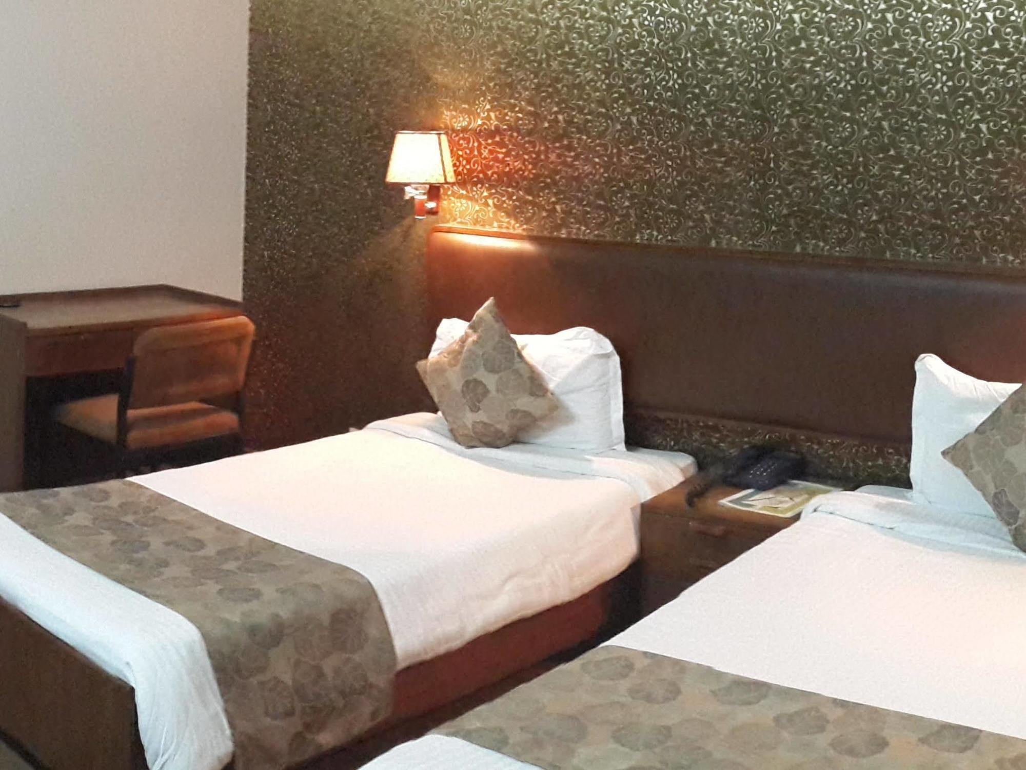 Oyo 15791 Flagship Hotel Executive Hazratganj Lucknow Zewnętrze zdjęcie